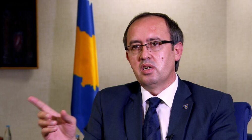  Për krejt këto  unë i kam rezervat e mia për të   Hoti tregon pse nuk e mbështet Bekim Sejdiun për president