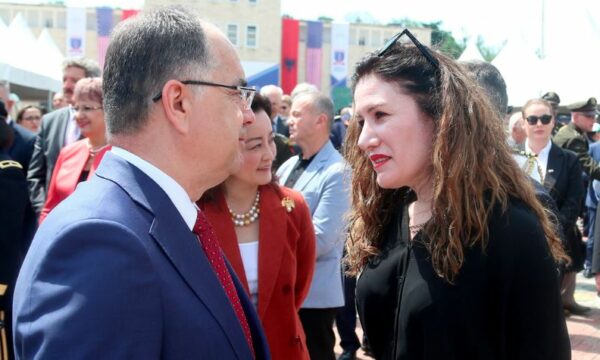a-u-cenua-siguria-kombetare-me-skandalin-e-vlora-hysenit-begaj-therret-ne-takim-demon-hiten-dhe-kreun-e-komanduar-te-shish