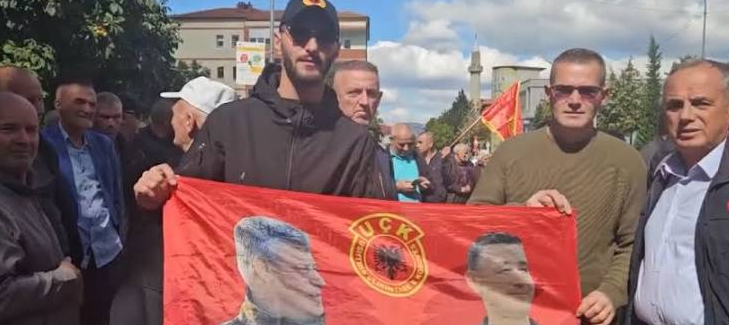  Liri për çlirimtarët   Qindra qytetarë në Has në mbështetje të ish pjesëtarëve të UÇK së në Hagë