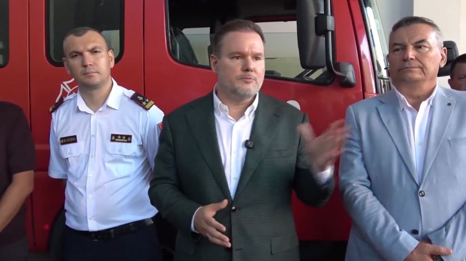 ervin-demo-vlereson-angazhimin-e-sherbimit-zjarrfikes-ne-kryeqytet-per-sezonin-tjeter-puna-fillon-tani