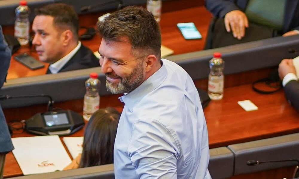 deputete-te-vv-se-kerkuan-doreheqjen-e-atyre-qe-votuan-specialen-sadiku-te-dorehiqen-ata-qe-ishin-kunder-rambujese-e-formimit-te-shtetit