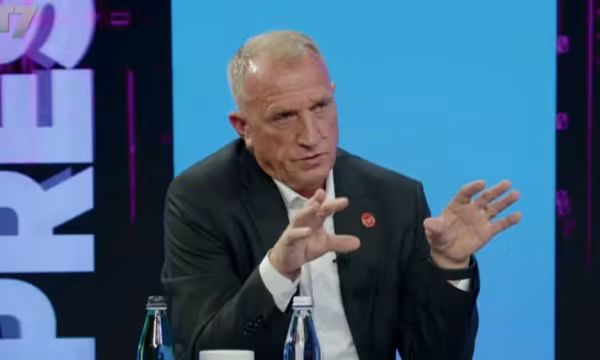 Gashi  Kontratën me Zotin  100  me vdekë për liri   le ta gëzojë kush të dojë  por mos ta shajnë ushtarin që ishte aty