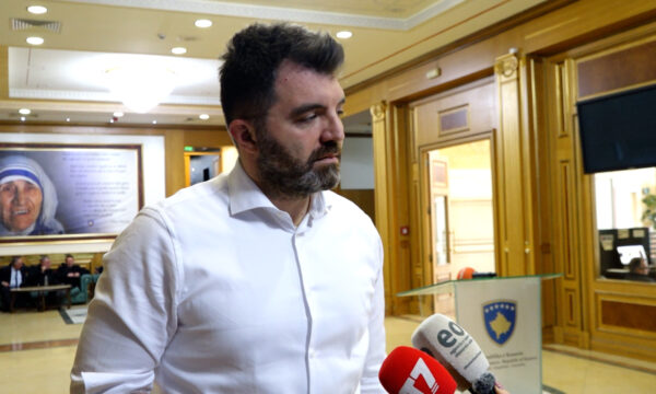 Sadiku tregon pse u rreshtua pro Presidentit  S jam përkrahës i Kurtit  as s jam armik i 6 deputetëve që refuzuan marrëveshjen