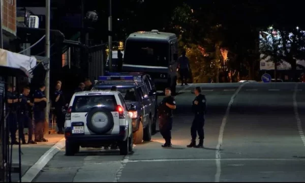 Policia me plan operativ në veri  Ndalohen veturat me simbole kombëtare