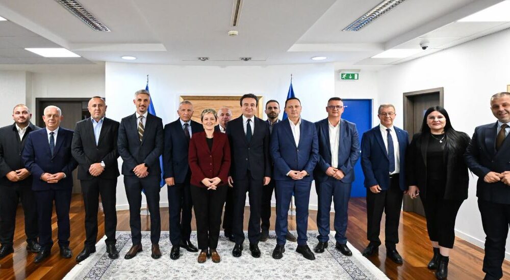 Kurti njofton se është arritur marrëveshja për  Koalicionin Shqiptar  për zgjedhjet në Serbi