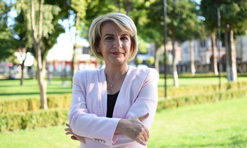 Lulet e së keqes banale