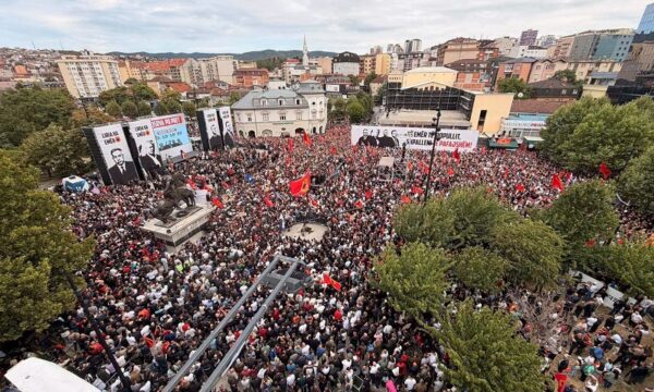 Platforma  Liria Ka Emër  që organizuan marshin i falendërojnë qytetarët  Ishin rreth 100 mijë