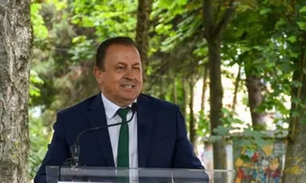Ramiz Merko dënohet me 5 000 euro për pllakën para Komunës së Strugës