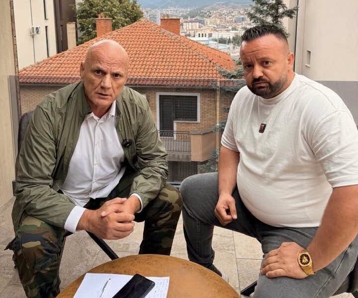 Gani Geci e ulë për kafe edhe nipin e Azem Sylës  Sqarohen për videon