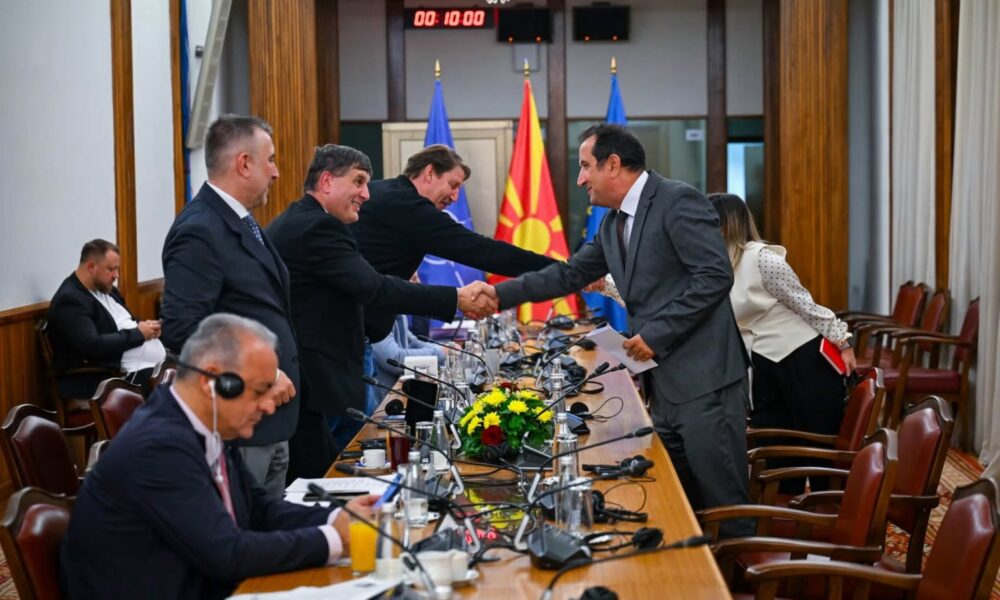 Bekim Qoku  Shqiptarët mund të jenë urë për tejkalimin e bllokadës me Bullgarinë