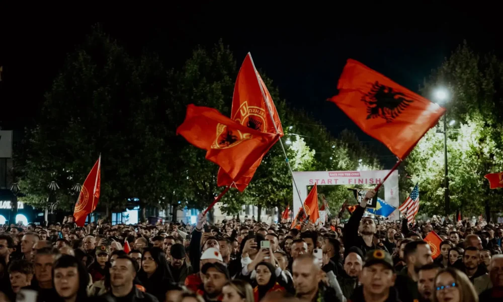 Për 13 net me radhë  Prishtina proteston edhe sonte për çlirimtarët