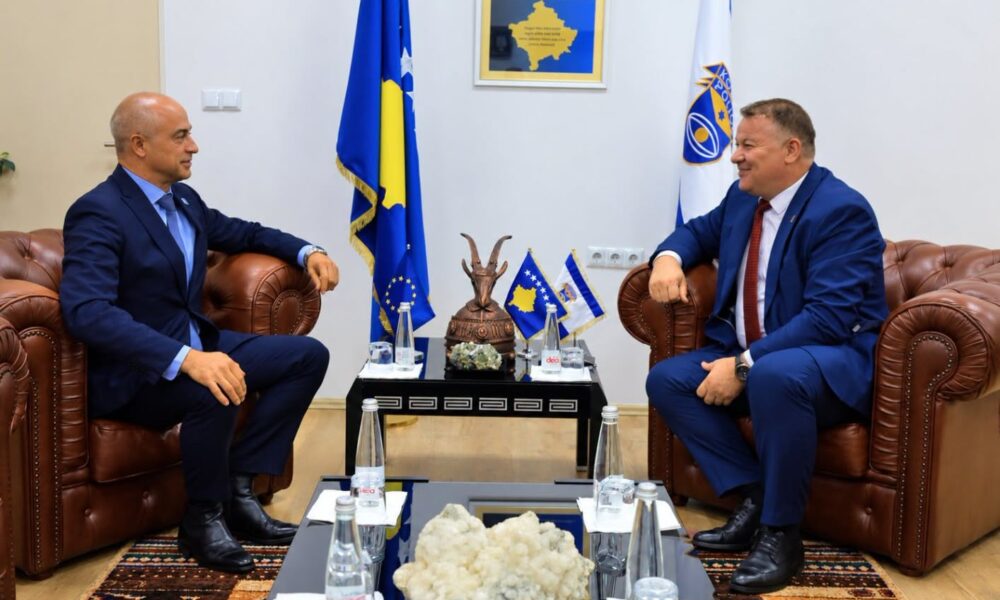 Shefi i EULEX it shkon në Polici  takohet me Hoxhën