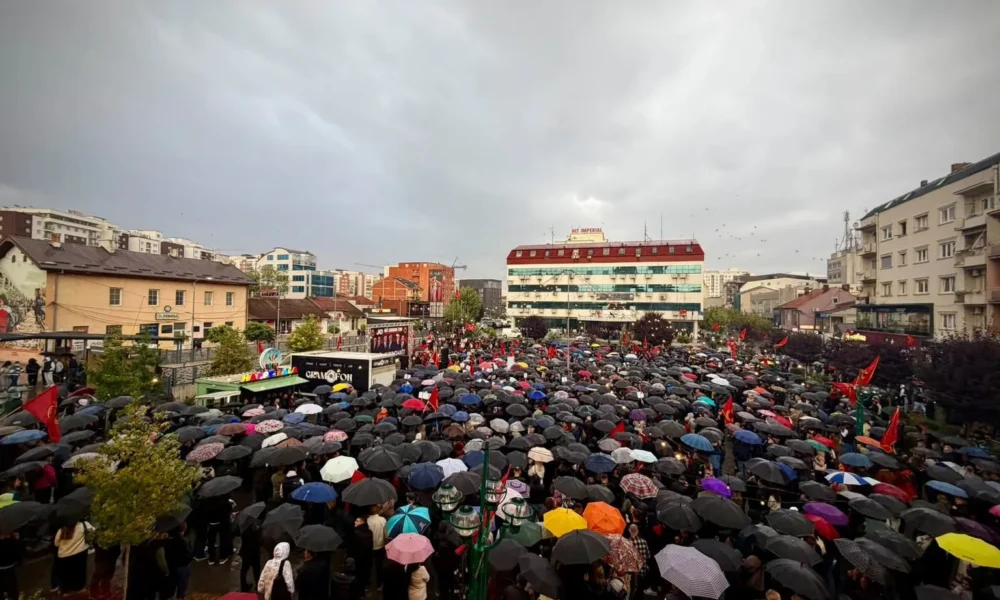 Krejt Kosova UÇK   Në qytete të ndryshme protestohet njëkohësisht kundër verdiktit të Speciales