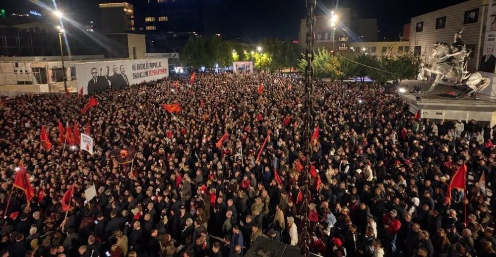 Hoxhaj nga protesta  Një popull i bashkuar rreth lirisë së vet nuk mund të mposhtet