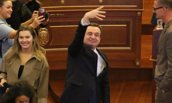 e-diela-e-punes-ne-kuvend-pas-muajsh-bllokade-u-konstituua-kuvendi-pak-ore-me-vone-u-zgjodh-edhe-qeveria