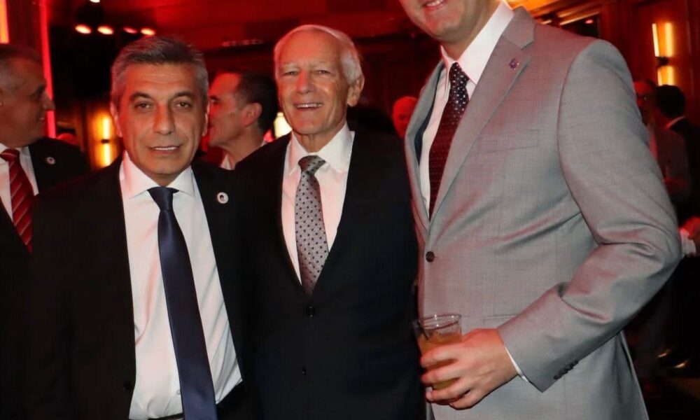 Mexhiti e Konjufca krah për krah me gjeneralin Wesly Clark