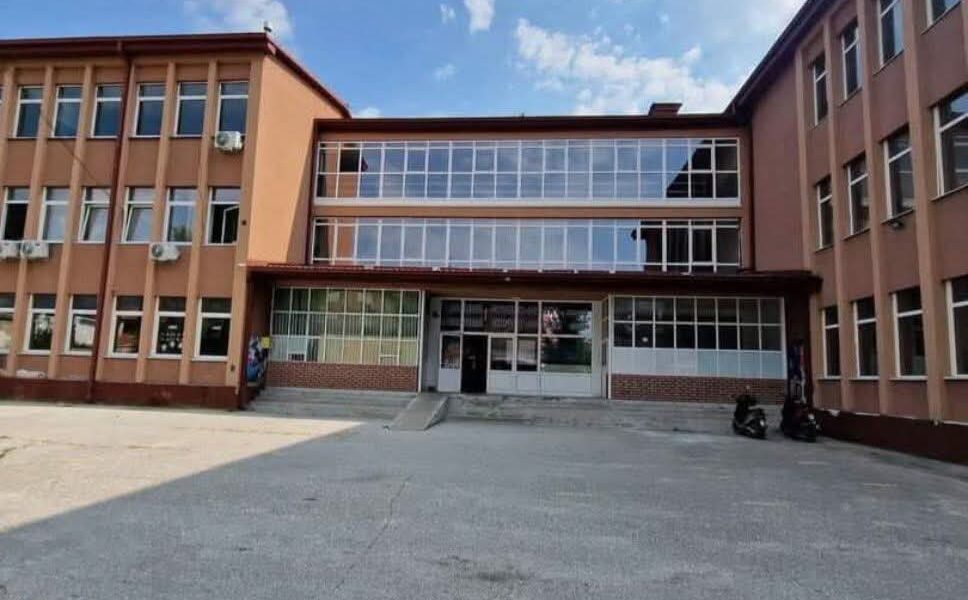 78 nxënës shqiptarë në 3 paralele  ndërsa 38 maqedonas në po aq paralele   kërkohet hapja e një paraleleje të katërt