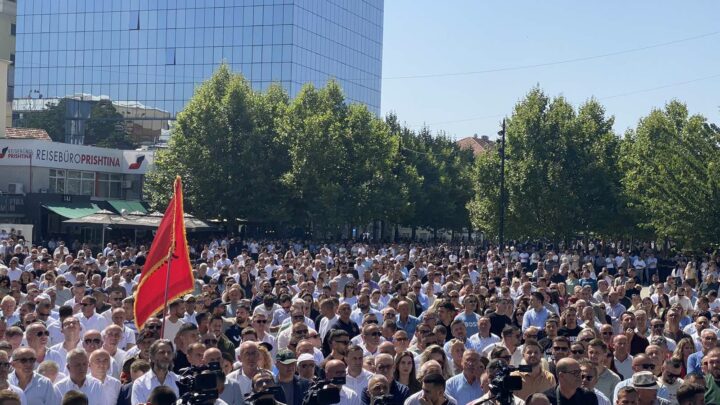 komunat-e-vv-e-bojkotuan-protesten-kunder-qeverise-por-problemet-financiare-e-funksionale-i-kane-te-njejta-me-komunat-tjera