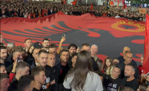 Vajza e Sahit Jasharit  Historia e Kosovës nuk fillon e as nuk mbaron në Hagë