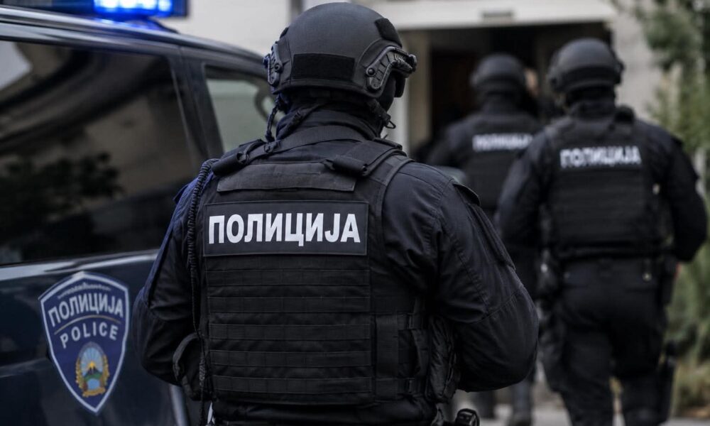 6 të arrestuar në Shkup  dyshohen për terrorizëm   dyshohet se u gjetën snajperë dhe flamuj të ISIS it