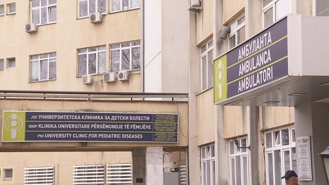35 vjeçari përfundon me lëndime të rënda në klinikat e Shkupit  policia heton rrethanat