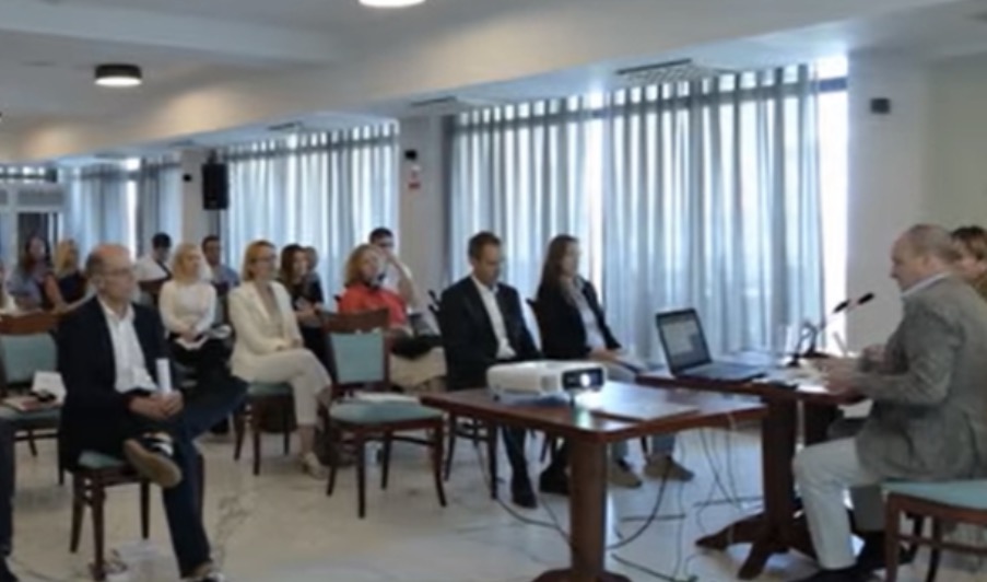 85-5-milione-euro-per-shkollat-dhe-konviktet-mbi-5-mije-nxenes-e-studente-perfitojne-kushte-te-reja