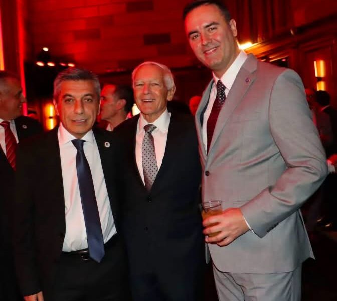 Mexhiti  Disa miqësi i ndërton diplomacia  Disa të tjera i vulos historia 
