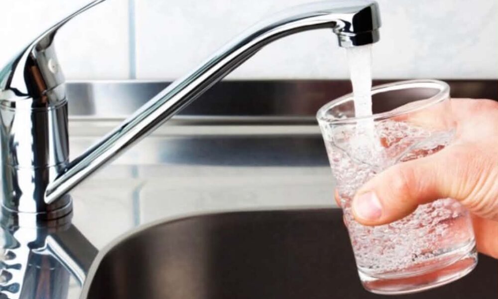 Uji i Gostivarit kalon testin laboratorik   Komunalec  jep dritën jeshile për konsum