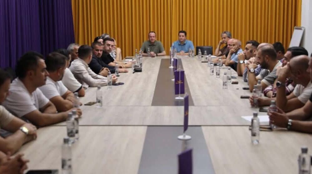 Bomba politike në Bërvenicë  ASH i jep mbështetje të plotë kandidatit të AKI së  Arkin Jahiut