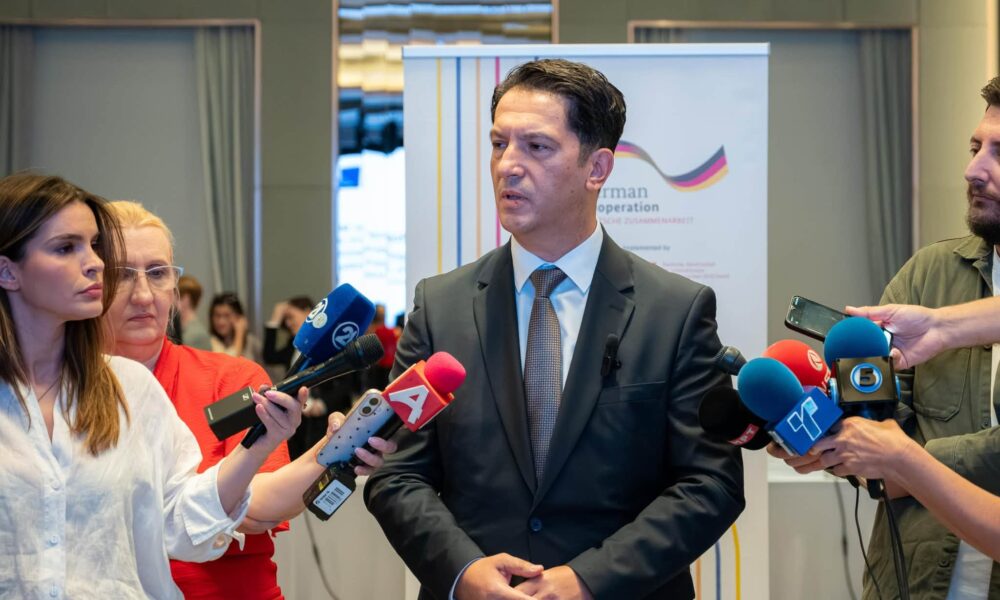 Bekim Sali  Po bisedojmë me deputetë të opozitës shqiptare  janë disa