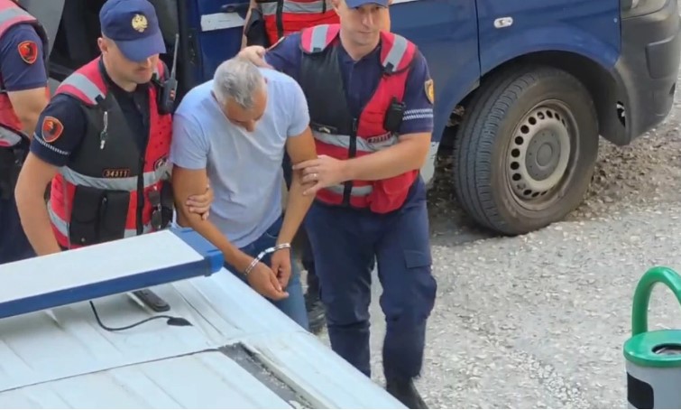 U arrestua se plagosi me drapër babanë e ish bashkëjetueses  del para Gjykatës daja i deputetes Zegjine Çaushi