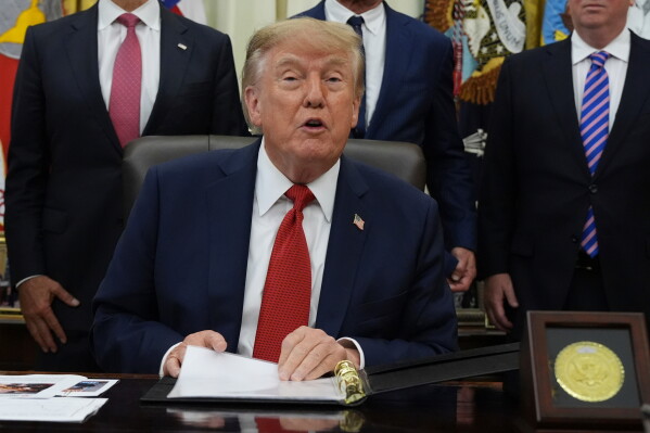 trump-zbulon-marreveshje-aksionesh-me-vlere-miliona-dollare-ne-industrine-e-teknologjise-dhe-inteligjences-artificiale