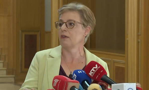Mbi 6 orë nga aktgjykimi  ministrja e Drejtësisë  çele guri gojën  për dënimin e katërshes
