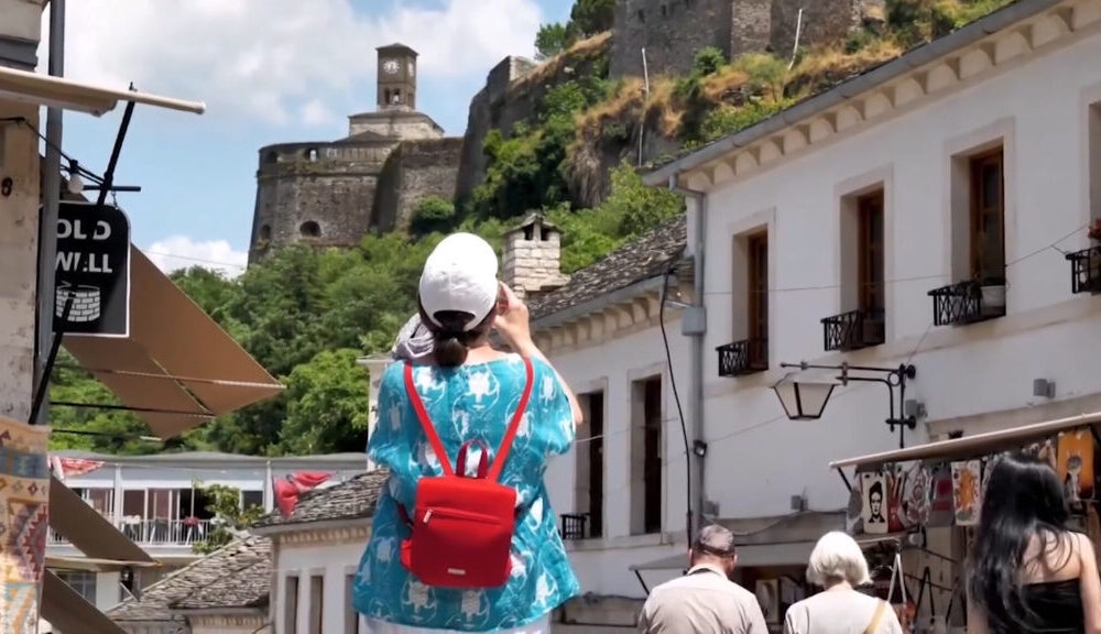 Turizmi në vjeshtë  mediat italiane  Vizitoni Shqipërinë 