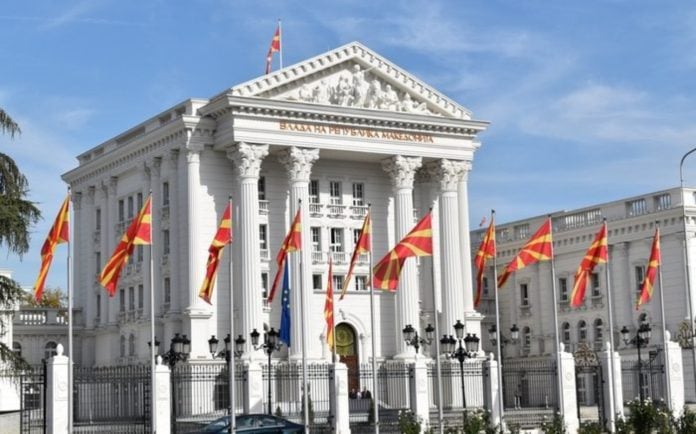 Mickoski paralajmëron shkarkime të zëvendësministrave dhe drejtorëve brenda dy javësh