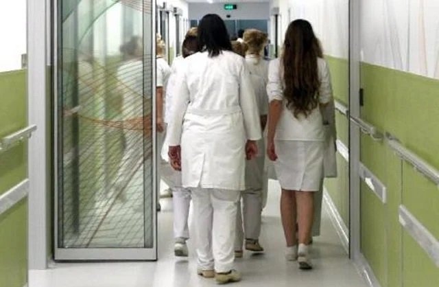 Mantelbardhët nën sulm  dhuna ndaj mjekëve rritet në Maqedoni  heshtja vazhdon