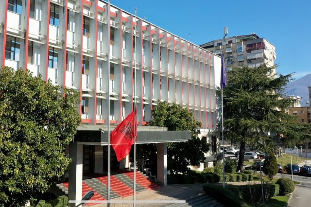 Qytetarët mund të vlerësojnë online shërbimet konsullore  Hoxha  Përmirësojmë së bashku shërbimin