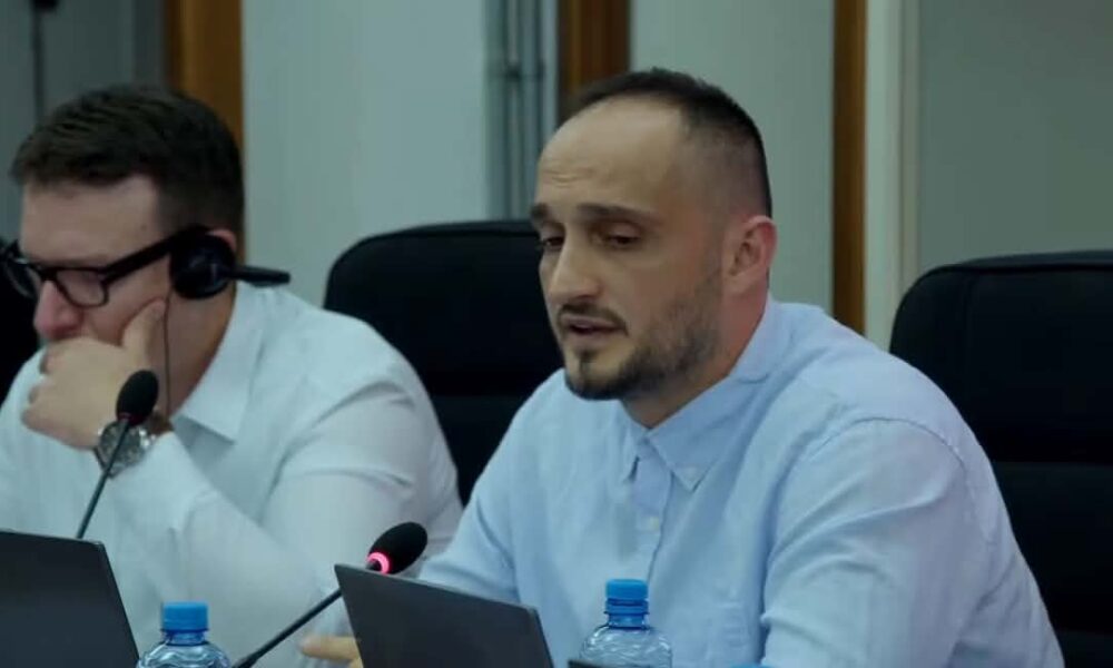 Alarm në Llopat të Kumanovës  Nxënësit mësojnë nën kulm kancerogjen 