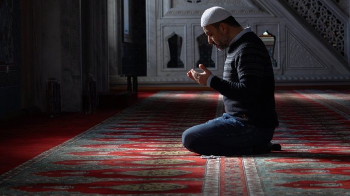 pse-nuk-mund-te-koncentrohemi-ne-namaz