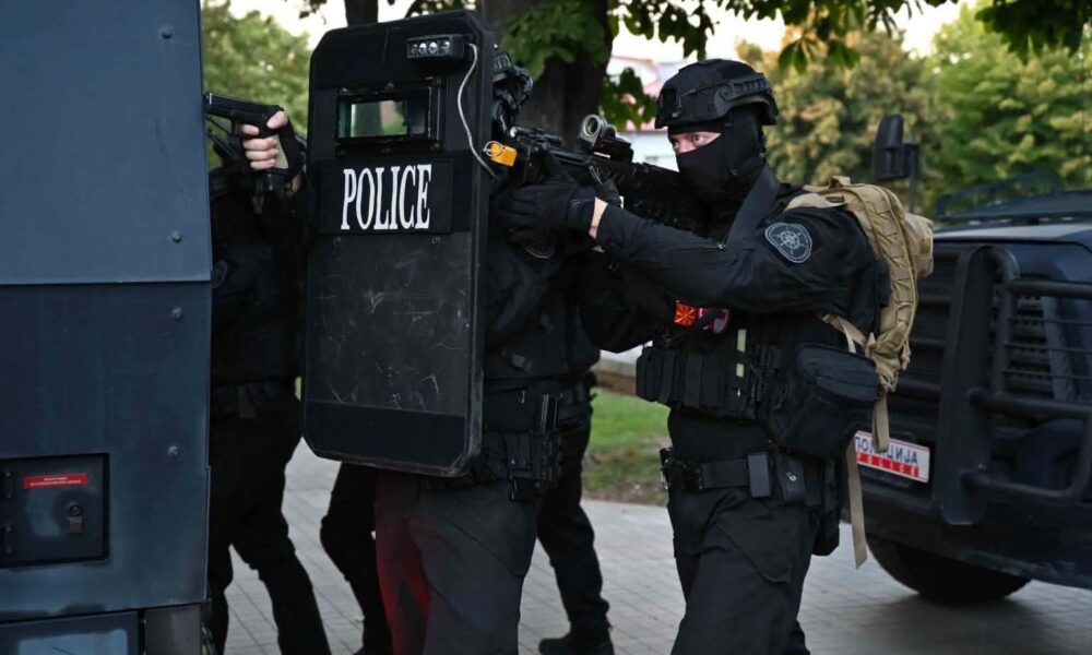 aksion-i-madh-policor-ne-disa-qytete-ne-maqedonine-e-veriut-gjashte-te-arrestuar-per-kontrabande-me-ilace