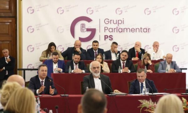 PS mbledhje grupi para seancës  zbulohen detaje nga mbledhja  Do lexohet në deklaratë për vendimin ndaj UÇK së