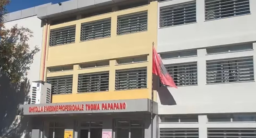 numer-i-ulet-regjistrimesh-gjirokastra-turistike-mbyll-degen-e-hoteleri-turizmit