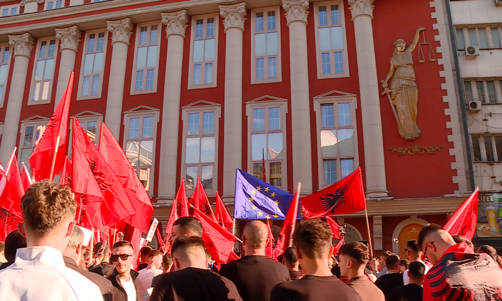  Nuk ka kompromis   Studentët ngulmojnë që provimi i jurisprudencës të jepet vetëm në shqip