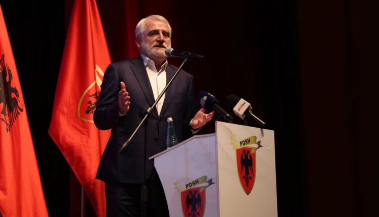 Menduh Thaçi uron fillimin e vitit të ri shkollor