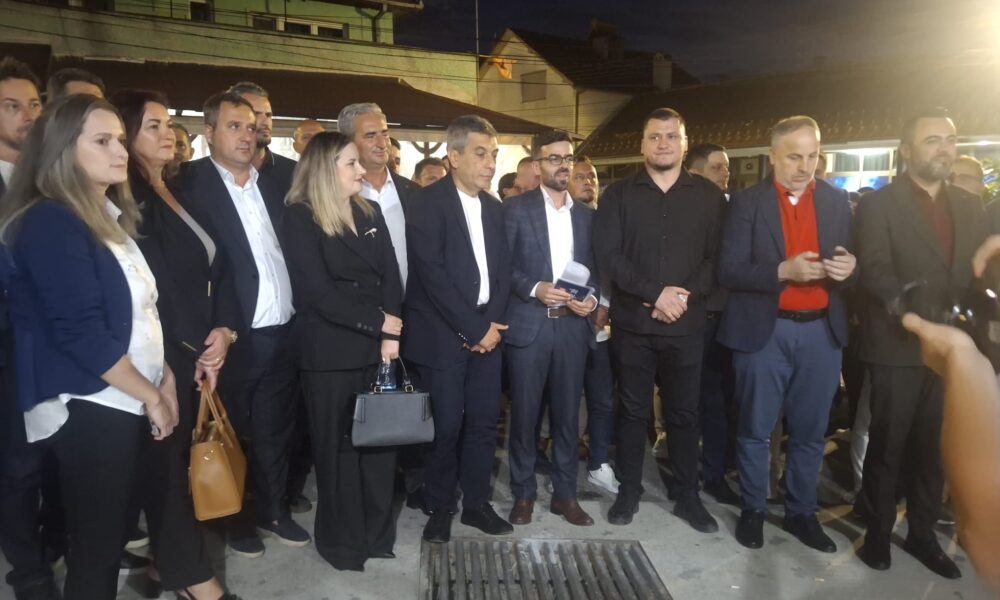 Mexhiti dhe Azizi  shuajnë zërat për përçarje brenda VLEN  shfaqen së bashku në Çellopek