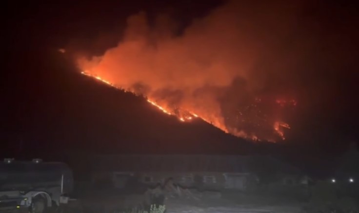 Disa vatra zjarri në Elbasan dhe Librazhd  nuk ka rrezik për zonat e banuara 