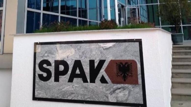 Detajet  SPAK goditi grupin kriminal të trafikimit të emigrantëve  ekzekutohen 7 masa sigurimi  Mes të arrestuarve dhe 2 punonjës policie