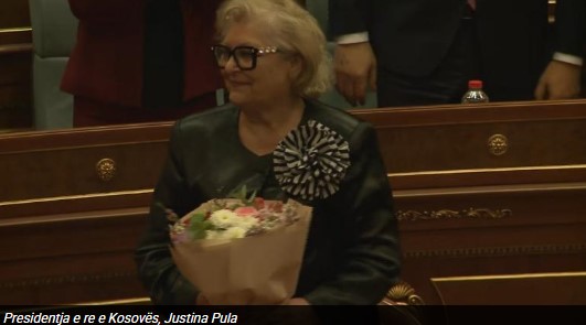  Tym i bardhë   Kosova zgjidh krizën dhe shmang zgjedhjet  Voton para  gongut  kreun e shtetit dhe ndryshimet për Specialen  Justina Pula presidentja e re