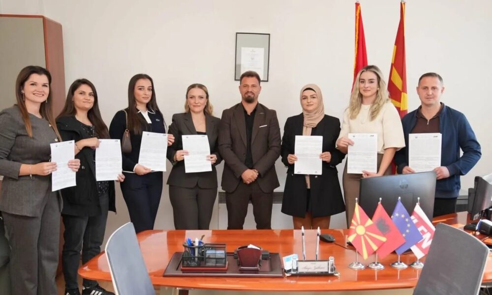 Drejtori i Shëndetit Publik  Shaqir Zulbeari  dhuron 10 vendime pune për 9 muaj   Vazhdojmë për më shumë  në vijim 