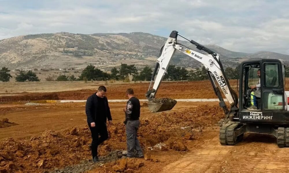 vazhdon-ndertimi-i-stadiumit-ne-haracine-daut-beqiri-vijon-te-ndjek-nga-afer-punen